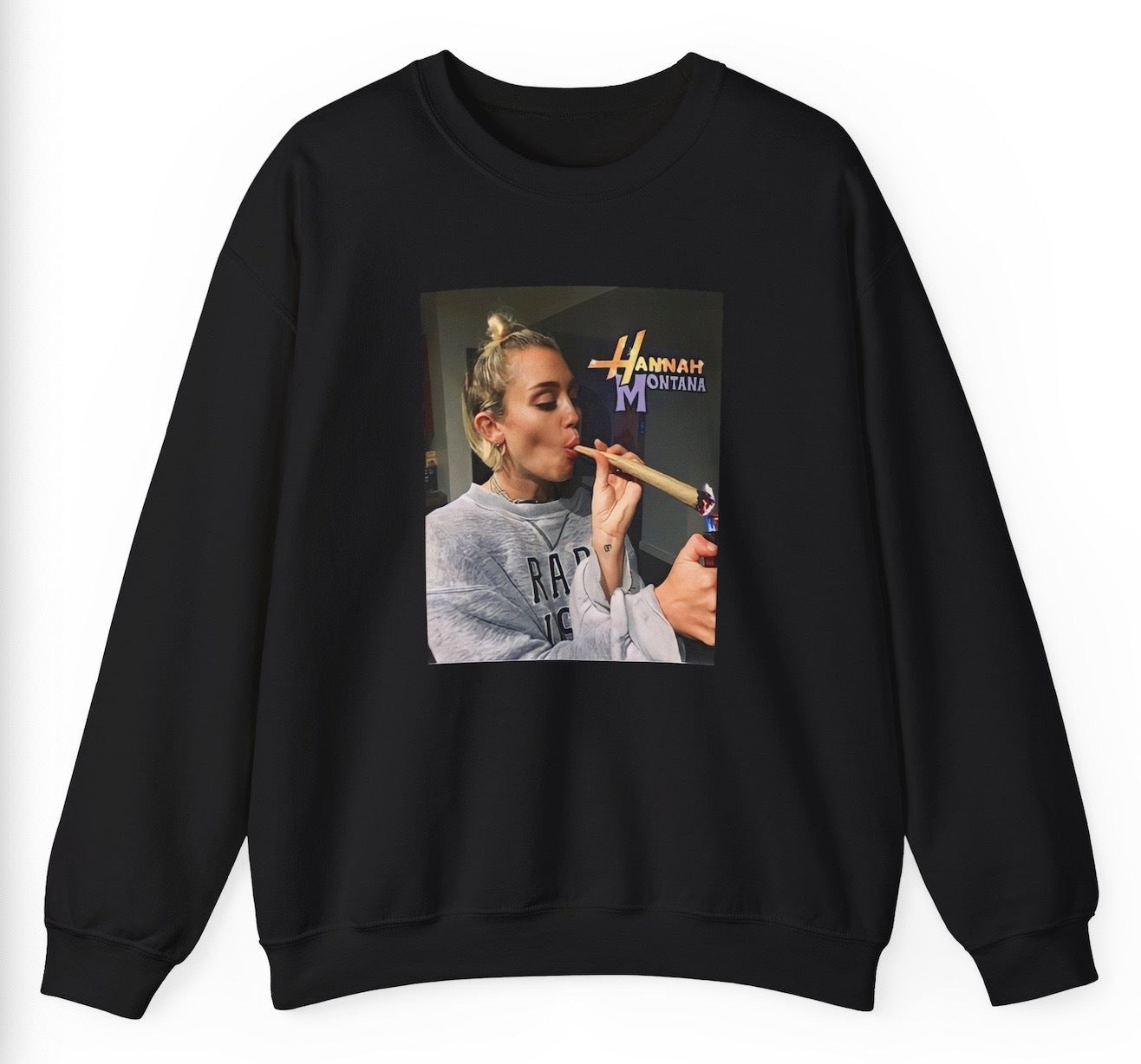 "Nostalgic 'Hannah Montana' sweatshirt, perfect for fans of 2000s TV shows and pop culture. Ideal for casual wear and throwback events."