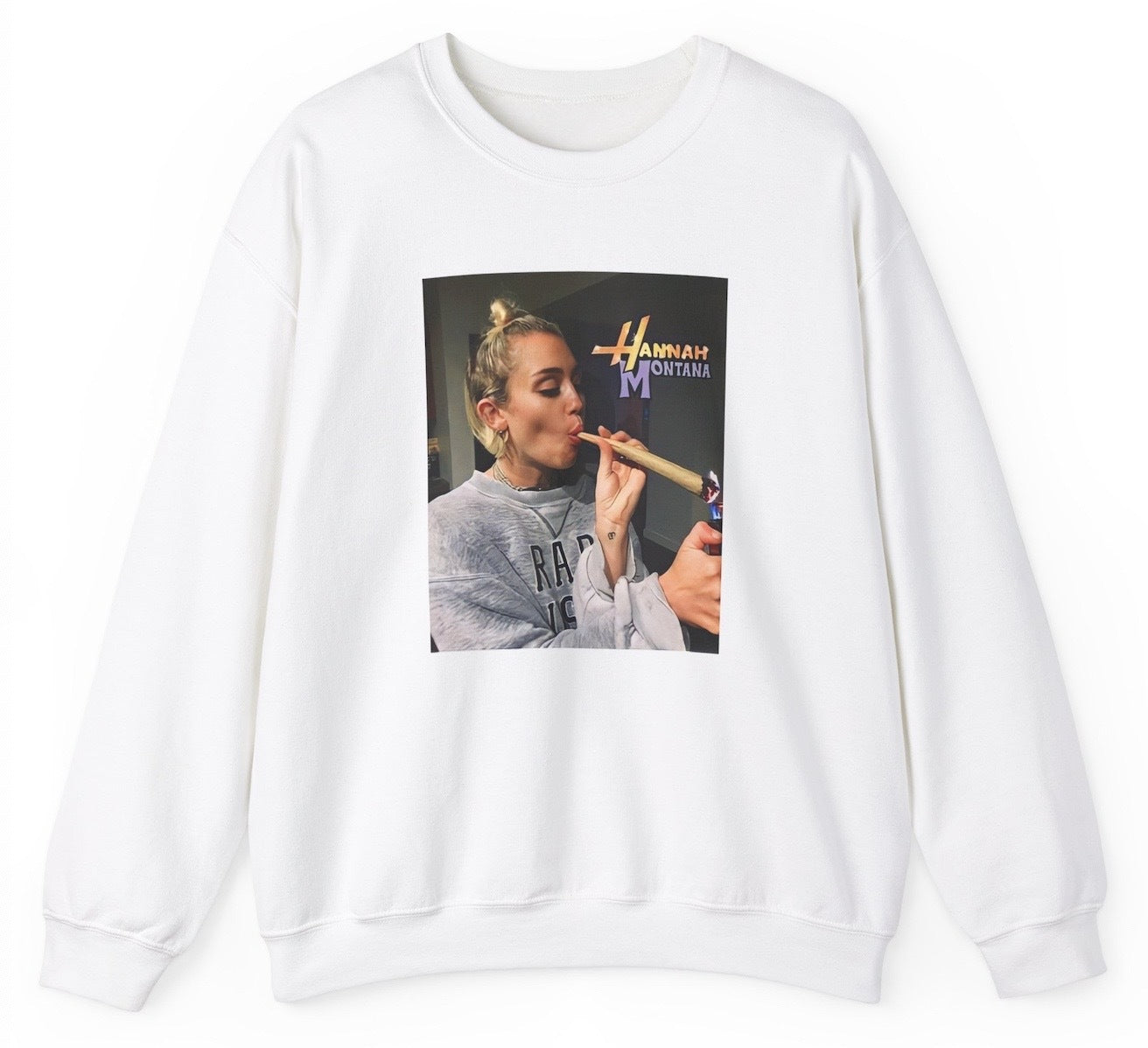 "Nostalgic 'Hannah Montana' sweatshirt, perfect for fans of 2000s TV shows and pop culture. Ideal for casual wear and throwback events."
